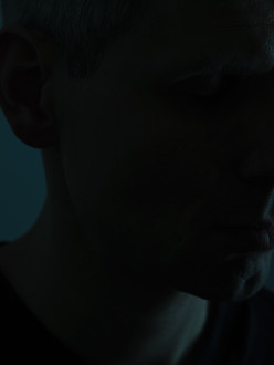 DB-Closed-eyes-see-the-most